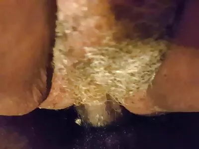 میزبان مهمانی با جوجه ای که داستان شهوانی تصویری جدید پس از جدایی ناراحت بود ، ارتباط برقرار می کند