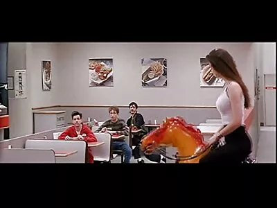 نوجوان یک خروس بزرگ را مانند یک شلخته کوچک داستان سکسی سال جدید خوب می کوبد