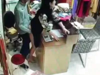 مادربزرگ سبزه ساق بلند توسط گل میخ جوان ضربه می داستان سکسی خانوادگی جدید خورد