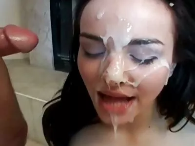میوکی ساکورا دختر مدرسه ای کوچک ژاپنی توسط معشوقه اش  عادت می کند