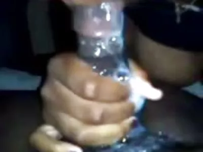 بلوند با چشمانی زیبا و  سوراخ ناف در دوربین لعنتی