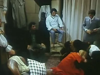 دو شلخته با سه اسب نر در جنس گروهی دیوانه  شرکت می کنند