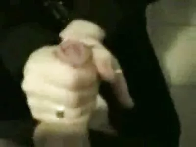 خانم سبزه  آماتور مشتاق مکیدن خروس در ملاء عام است