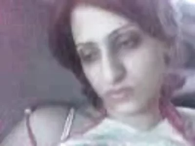 یک داستان های سکسی خفن جدید دختر سفیدپوست سکسی واژن خود را از بین می برد