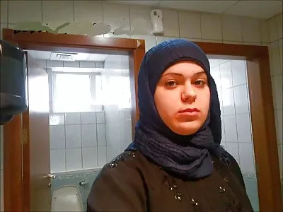 فاحشه مو قرمز داستان شهوتی جدید می تواند مقداری خروس را به بیدمشک و دهانش برساند